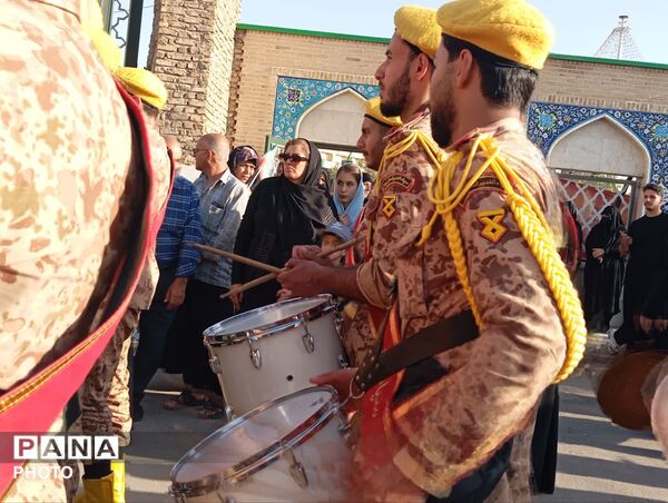 مراسم خاکسپاری شهیده دانش‌آموز «فاطمه موحدان» در یزد