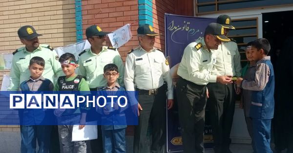 مراسم ویژه  هفته نیروی انتظامی در آموزشگاه پویندگان فرهنگ خلیل آباد