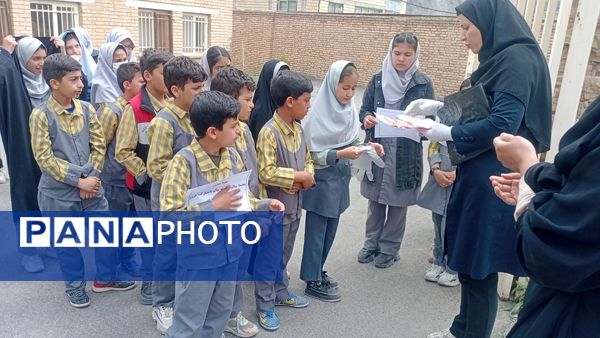 پاکسازی خیابان و کوچه‌های روستای یاسه چای توسط دانش‌آموزان مدرسه ۲۲ بهمن