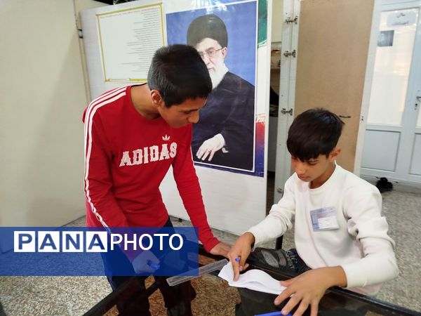 انتخابات شورای دانش‌آموزی در دبیرستان پسرانه متوسطه اول شهید اسکندری شهرستان کاشمر 