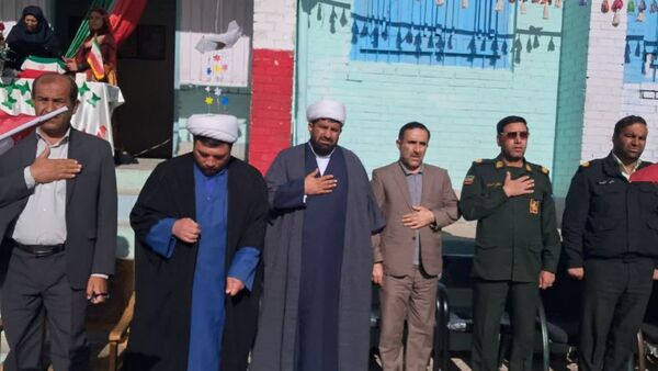 نواخته شدن زنگ انقلاب در دبستان دخترانه ام‌البنین دیشموک