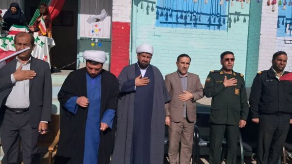 نواخته شدن زنگ انقلاب در دبستان دخترانه ام‌البنین دیشموک