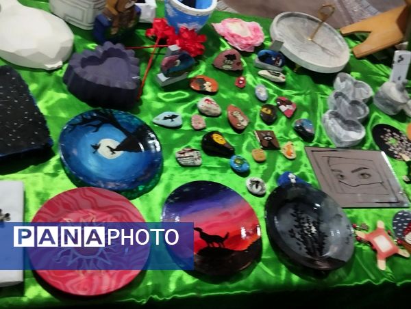 نمایشگاه هنری دانش‌آموزان مدرسه شهید قنبری لاله