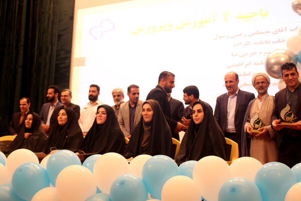 آیین تقدیر از برگزیدگان جشنواره سفیران سلامت استان قم