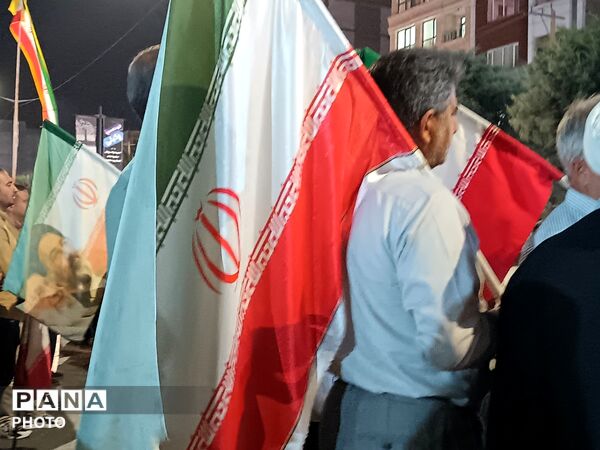 امواج پی در پی شبانه مردم غیور نیشابور در حسینیه امام خامنه ای 