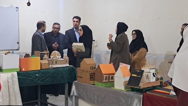 نمایشگاه جشنواره «نوین کاو» در پژوهش سرای دانش‌آموزی حاجی آباد