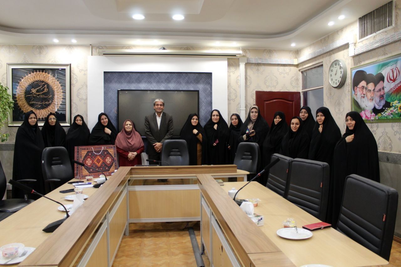 جلسه هم‌اندیشی بانوان اداری نیشابور با مدیر آموزش و پرورش 