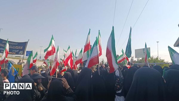 اردوی زیارتی دانشجومعلمان قم در مرقد امام و بیت رهبر شهید