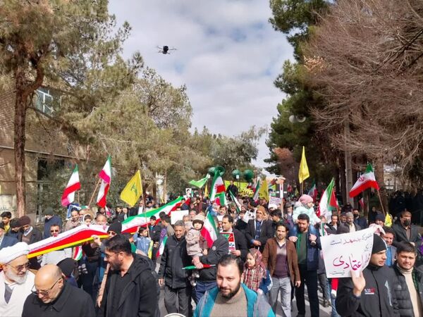 حضور پر شور مردم اردکان در راهپیمایی ۲۲ بهمن 