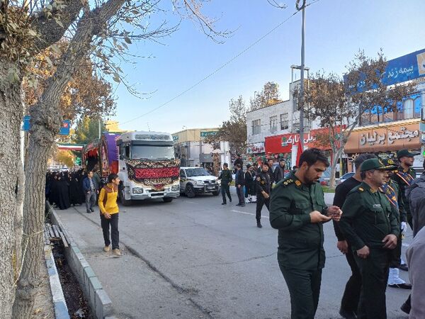 استقبال پرشور مردم از شهدای گمنام در شهرستان شیروان