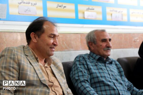 اجرای طرح خاطره سازان با حضور مدیر آموزش وپرورش شهرستان در آموزشگاه موسی صدر آشخانه