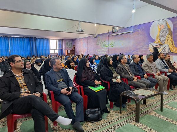 بازدید مدیرکل آموزش و پرورش استان اصفهان از مدرسه حضرت زینب (س) ناحیه ۴ (در طرح نماد)