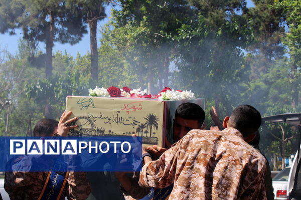 مراسم تشییع پیکر مطهر معلم شهید حجت الله یوسفیه در اداره‌کل آموزش و پرورش شهرستان‌های استان تهران 