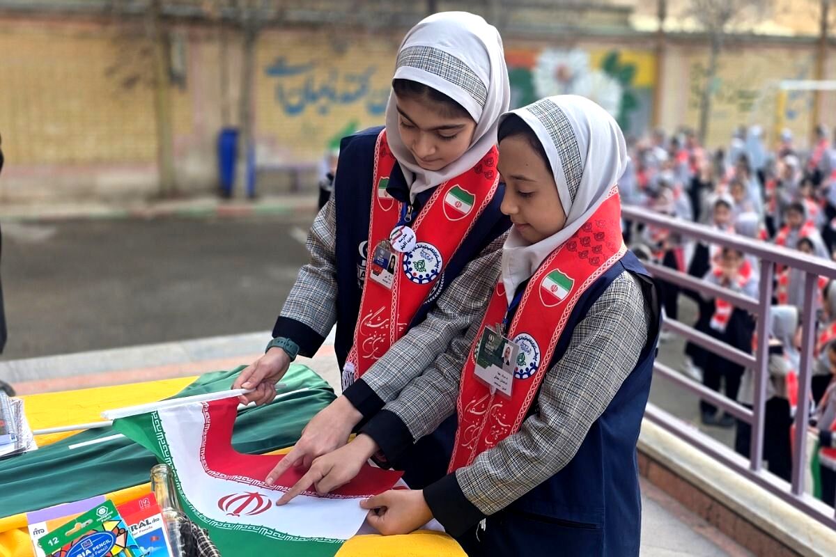 جشن پیروری انقلاب اسلامی در دبستان شهید آقچه‌لو رباط‌کریم