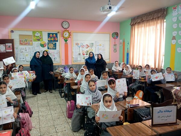 صبحانه سلامت با تم پرچم در دبستان نرجس 
