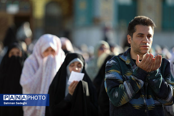 نماز عید فطر - امامزاده پنج تن لویزان