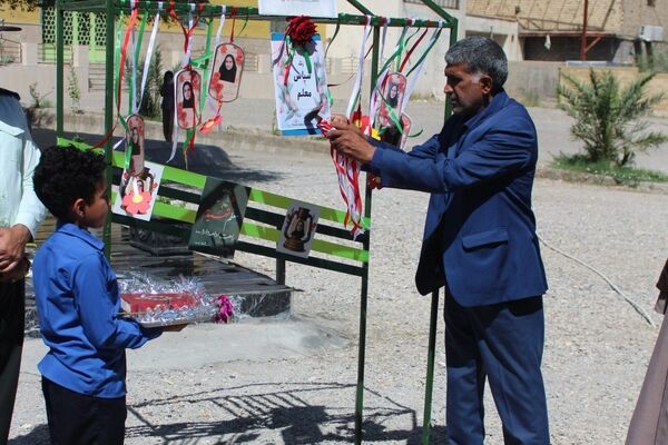 زنگ سپاس از معلم در حاجی‌آباد نواخته شد