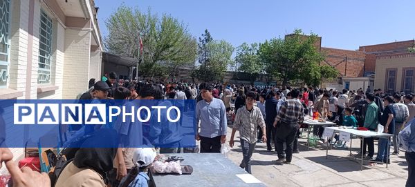 برپایی بازارچه در مدرسه ولیعصر آشخانه 