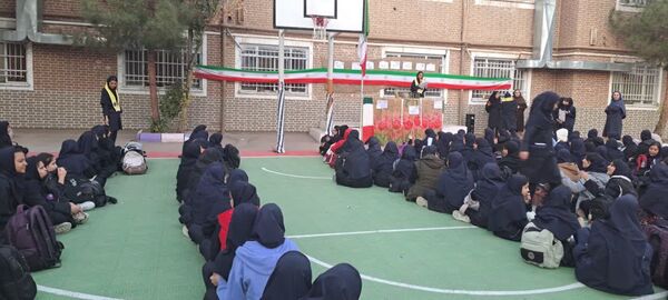 برگزاری مراسم ۱۳ ابان در دبیرستان مستوفی ۲