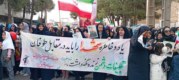 حضور پر شور کودکان و نوجوانان خلیل آبادی در راهپیمایی ۲۲ بهمن