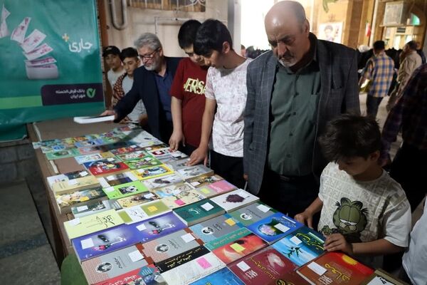 ترویج فرهنگ مطالعه در حاشیه آیین عبادی-سیاسی نماز جمعه همدان