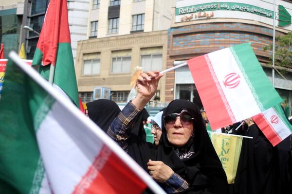 تجمع بزرگ دانش‌آموزان و فرهنگیان در حمایت از مردم مظلوم غزه و فلسطین