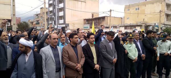 دانش‌آموزان شهرستان دره شهر در روز دانش‌آموز، شعارهای ضد استکباری سر دادند