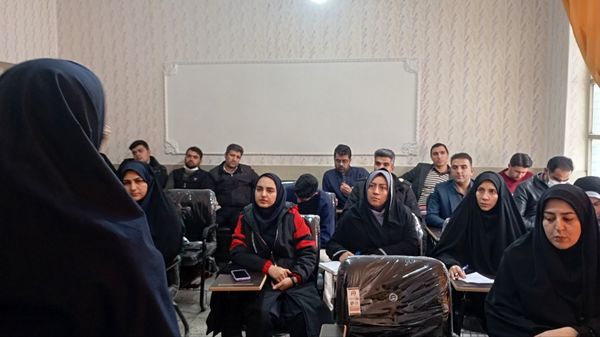 کارگاه آموزشی کمک‌های اولیه سازمان دانش‌آموزی ناحیه 2 کرج 