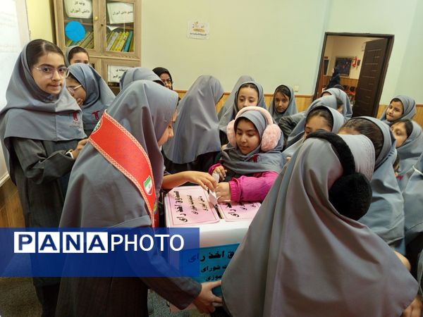 هیجان انتخابات شورای دانش‌آموزی در دبیرستان مصلی نژاد حضرت زینب