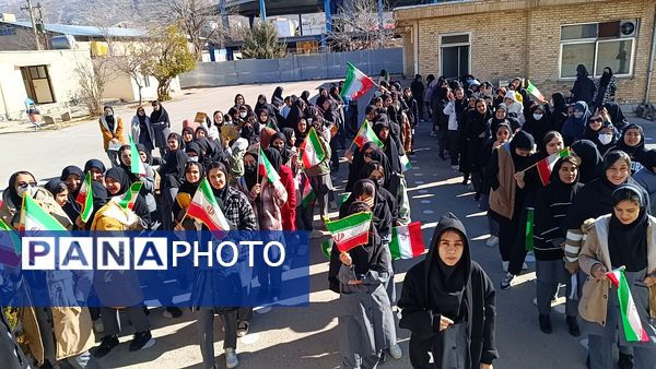  نواخته شدن زنگ انقلاب در مدرسه نمونه الزهرا  یاسوج