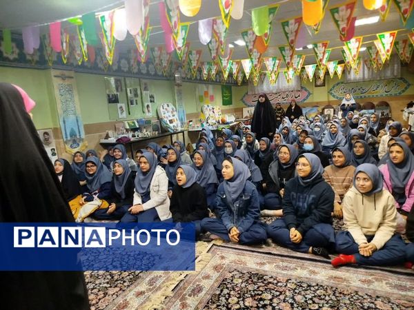 جشن با شکوه انقلاب در دبیرستان فدک منطقه ۱۲