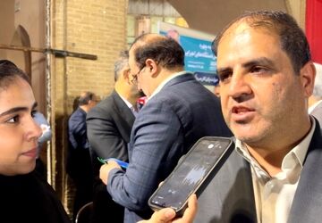 میز خدمت معاون استاندار در دل میدان یزد برپا شد