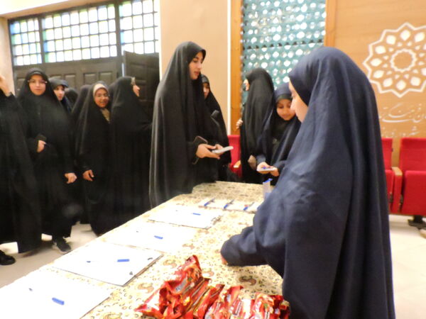دیدار حجت‌الاسلام قمی با جمعی از دانش‌آموزان و نوجوانان استان یزد