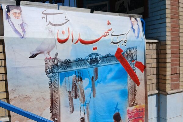 نمایشگاه هفته دفاع مقدس در دبیرستان ملاصدرا ناحیه دو شهرری 