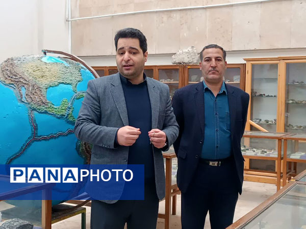 بازدید علمی دانش‌آموزان دبیرستان هدایتی قم از دانشگاه شهید بهشتی تهران 