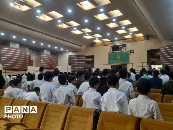 فرشتگان‌زمینی در محفل ملکوتی قرآن و نماز