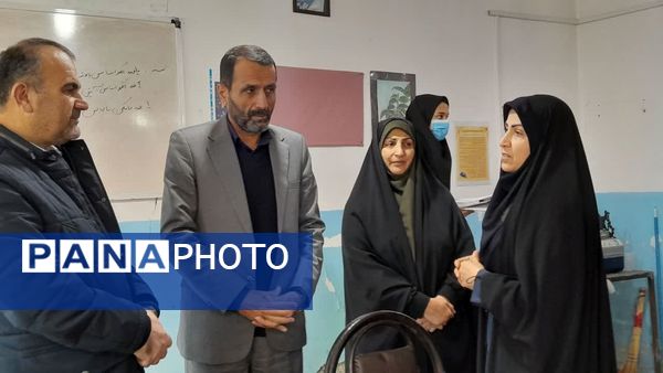 بازدید مدیرکل آموزش و پرورش استان از هنرستان فاطمه‌الزهرا(س) هادی‌شهر