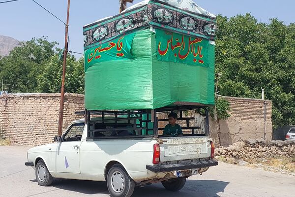 مراسم عزاداری و زنجیر‌زنی روز عاشورا در بوانات