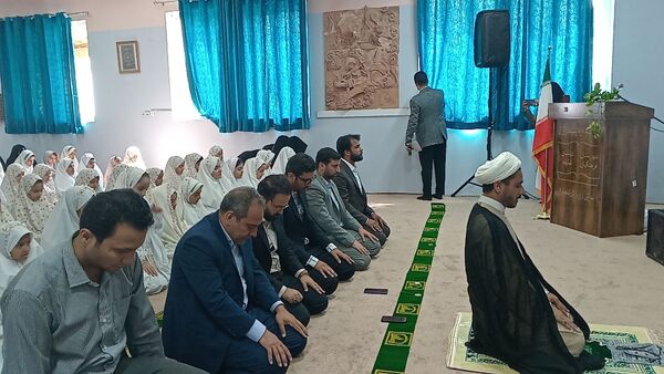 طنین انداز شدن زنگ نماز در دبستان لطیفه 
