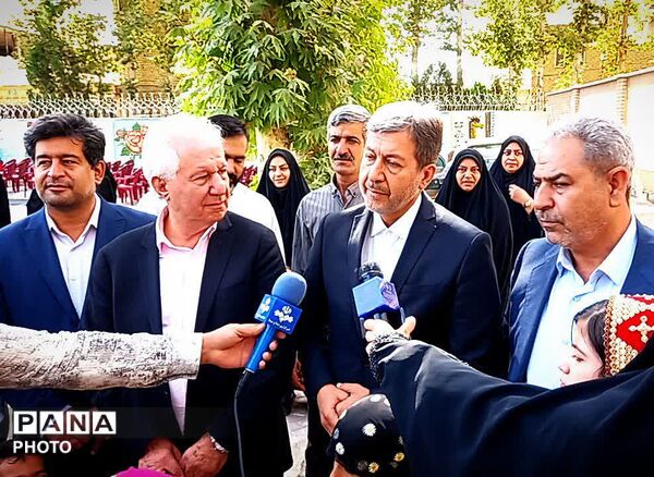 آیین کلنگ‌زنی مدرسه ۹ کلاسه انقلاب اسلامی فلاورجان