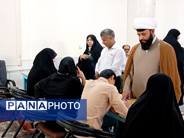 حضور گسترده مردم کاشمر در پای صندوق‌های رأی