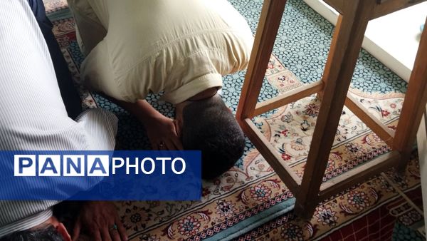 اولین نماز جماعت دبیرستان شاهد ابوذر غفاری در سال تحصیلی جدید 