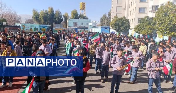  نواختن زنگ انقلاب در دبستان حضرت ابوالفضل(ع)2