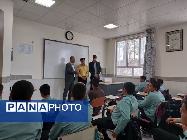 دوره آموزشی بهداشتی ویژه روز جهانی هاری در دبیرستان رئیس زاده خلیل آباد