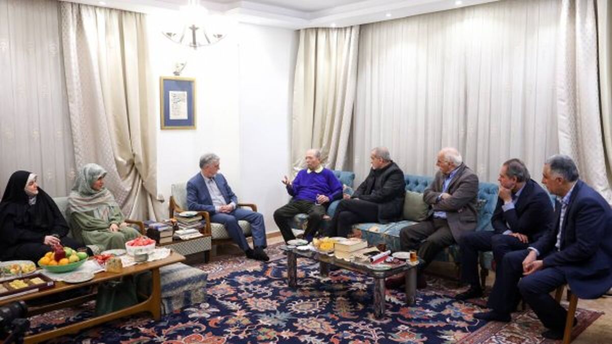 دولت چهاردهم تا آنجا که بتواند، به هنر کشور کمک خواهد کرد/ پیشنهاد استاد نصیریان برای کمک دولت به پایه‌گذاری مسابقه نمایشنامه نویسی