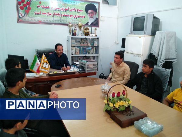 جلسه فرمانده واحد های بسیج دانش‌آموزی در شهرستان خلیل‌آباد