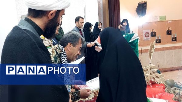 برگزاری مراسم یادواره شهدا در شهر راز