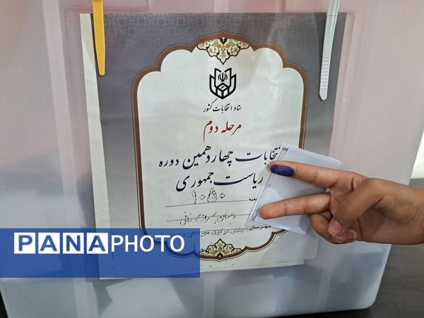 مردم‌ مشهد مثل همیشه با شور و نشاط آمدند تا ایران را بسازند