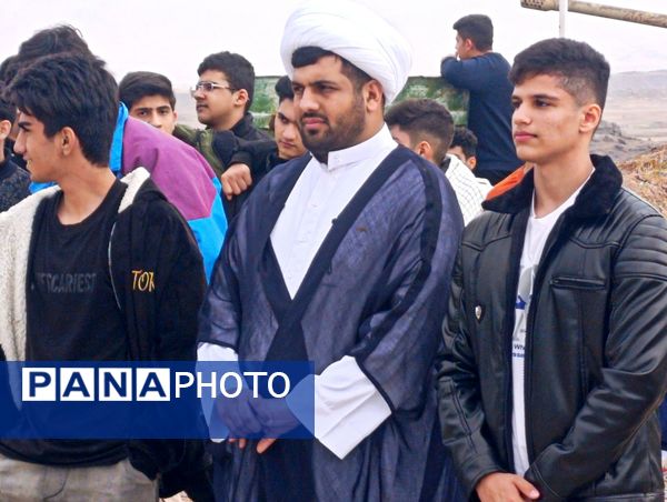 اعزام دانش‌آموزان دبیرستان شاهد امام حسین (ع) اسلام آباد غرب به اردوی راهیان نور