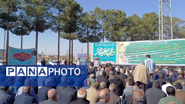 اقامه نماز با شکوه عید فطر به امامت امام جمعه حبیب آباد